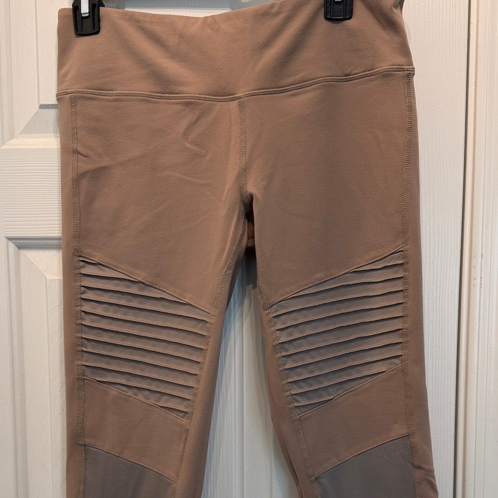 Alo Women’s Tan Leggings